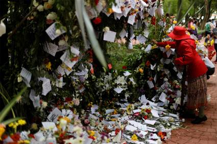 Pueblo mexicano rinde homenaje