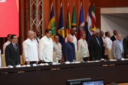 Raúl y Maduro en el acto del ALBA