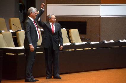 Miguel Díaz Canel y Raúl Castro