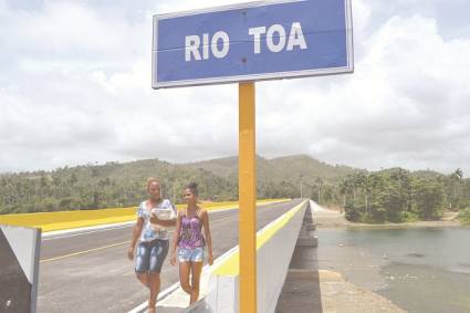 Nueva calzada sobre el Toa