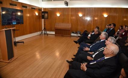 El Presidente Miguel Díaz-Canel Bermúdez  en visita de tránsito por Francia