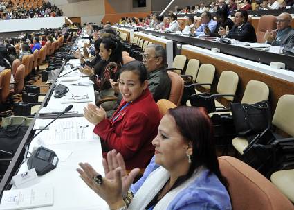 Con 53 solicitudes de palabra, inició la segunda jornada de debate del proyecto de Constitución de la República