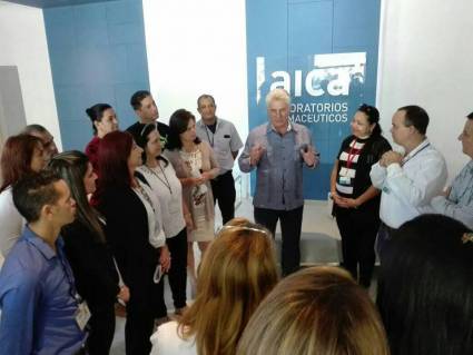 Presidente cubano Miguel Díaz-Canel visita planta de Citostáticos