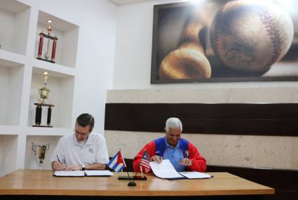 FCB y LLBI firman Memorando de Entendimiento