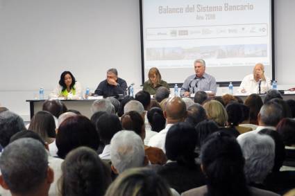 Asistió Miguel Díaz-Canel Bermúdez, Presidente de los Consejos de Estado  y de Ministros, a la reunión de balance desarrollada este miércoles sobre el trabajo realizado en 2018 por el Sistema Bancario  y Financiero del país