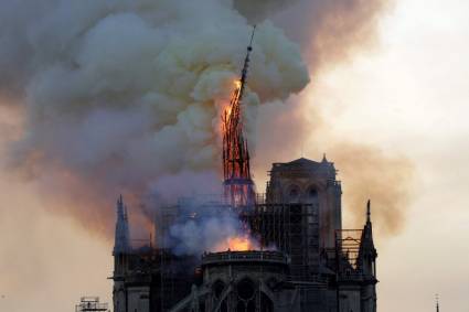 Notre dame en llamas