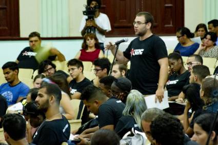 En la histórica Universidad de La Habana, símbolo de rebeldía nacional, se realiza el balance de la UJC como parte del proceso orgánico del 11no. Congreso de la organización juvenil