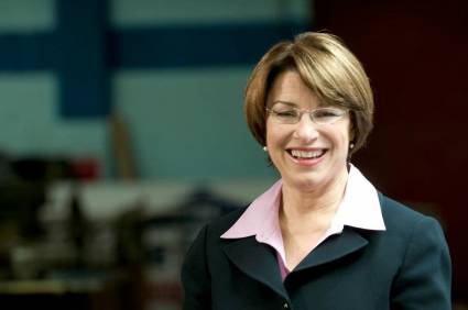 La senadora Amy Klobuchar ha sido la más activa en abordar temas relacionados con la nación antillana