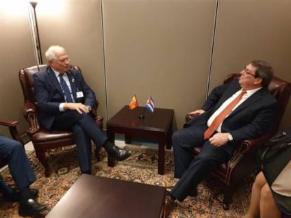 El ministro de Asuntos Exteriores, Josep Borrell, se reúne con el canciller cubano, Bruno Rodríguez. 