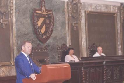 Doctor Honoris Causa en Ciencias Políticas al presidente del Gobierno de la Federación de Rusia