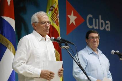 Josep Borrell junto a Bruno Rodríguez Parrilla