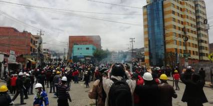 El Alto heroico salió a las calles a defender a su Presidente.