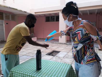 Estudiantes becados en Cuba durante la pandemia