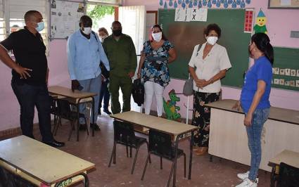 En los últimos días, la ministra de Educación, Ena Elsa Velázquez Cobiella, recorrió varios centros educacionales en el país.