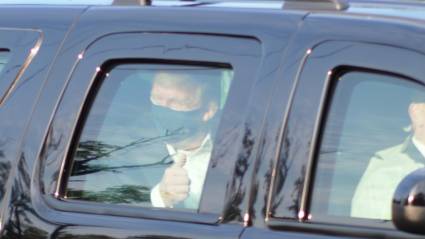 Paseo de Donald Trump ante simpatizantes 