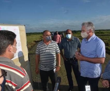 Miguel Díaz-Canel visita la Empresa Agropecuaria Valle del Yabú