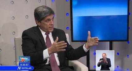 El Director General para EE.UU. del Ministerio de Relaciones Exteriores de Cuba, Carlos Fernández de Cossío, ofrece las explicaciones en el NTV.