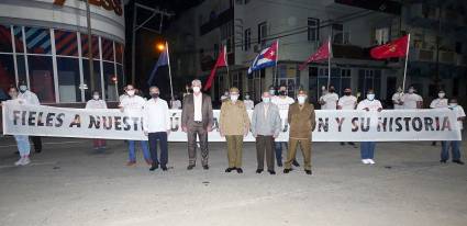 El General de Ejército Raúl Castro Ruz y el Presidente Miguel Díaz-Canel Bermúdez rindieron homenaje al Apóstol este 27 de enero en la Fragua Martiana