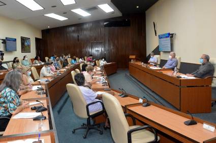 Encuentro entre el Primer Secretario del Comité Central del Partido Comunista,  y Presidente de la República, Miguel Díaz-Canel Bermúdez, y profesores de la Universidad de Ciencias Pedagógicas  Enrique José Varona