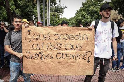 Jóvenes y representantes estudiantiles