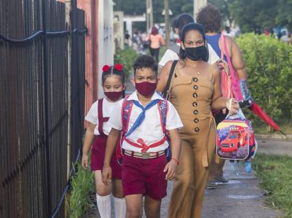 Uniforme escolar en Cuba