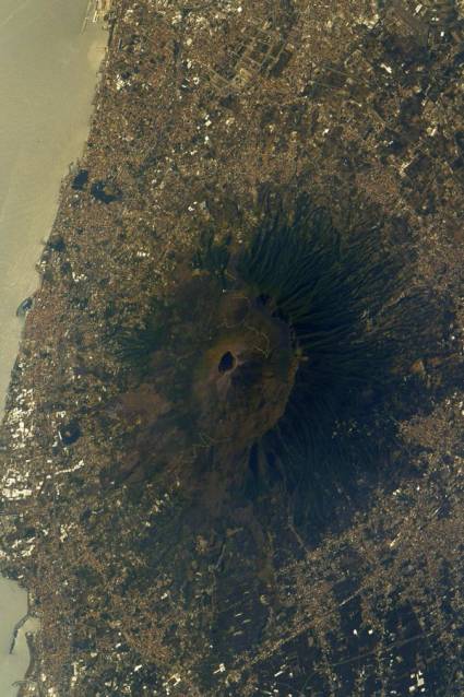 El Vesubio desde el espacio