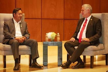 El mandatario cubano se reunió en la Ciudad de México con el presidente Luis Arce,  a quien extendió una invitación para visitar la Isla. 