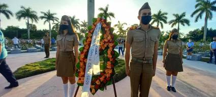 Alumnos de la Escuela Militar Camilo Cienfuegos de Sancti Spíritus protagonizaran la tradicional guardia de honor.