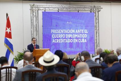 Presentación ante el cuerpo diplomático acreditado en Cuba