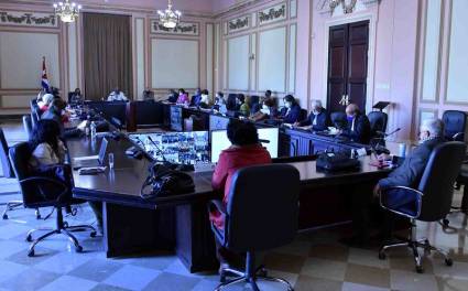 Dirección del país con presidentes de las asambleas municipales del Poder Popular