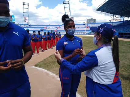 una placa histórica y un juego de béisbol para celebrar los 60 de la UJC