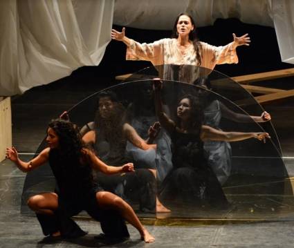 Compañía de teatro La Rendija