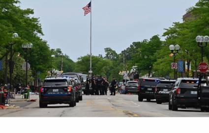 Fuerzas policiacas y del FBI buscan al tirador contra desfile del 4 de julio en suburbio de Chicago 