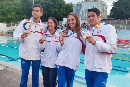 Lorena, Becali, Maikol y Julio