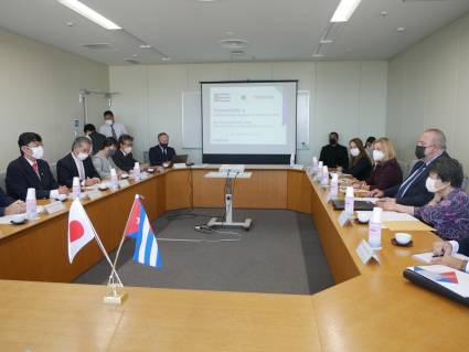 Encuentro con directivos de la empresa japonesa Toshiba Energy Systems, sobre el Proyecto de Mejoramiento del Suministro de Energía Eléctrica en el municipio especial de Isla de la Juventud. 