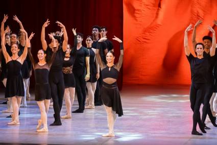 Inauguran 27ma. edición del Festival Internacional de Ballet de La Habana Alicia Alonso. 