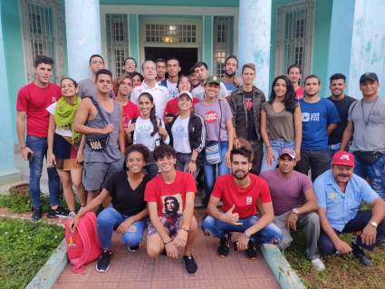 Jóvenes de la FEU rumbo a Pinar del Río
