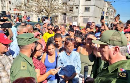 Díaz-Canel en Pinar del Río por tercera vez tras el paso del huracán Ian