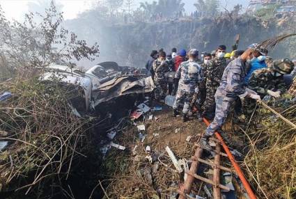 Hallan caja negra de avión siniestrado en Nepal