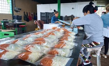 Los trabajadores de la finca Las Piedras, en Guanabacoa, han sido de los beneficiados con este proyecto. 