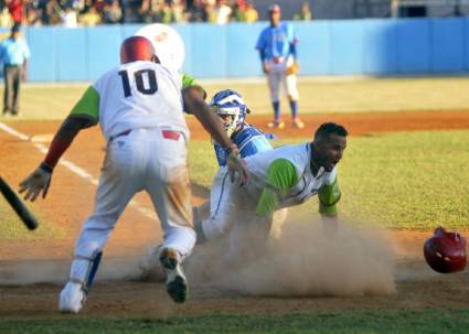 Con este quieto en home se decidió el campeón de la Liga y el representante de Cuba en la Serie del Caribe.