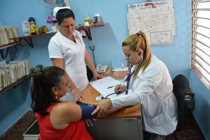 La atención primaria en Cuba ha sido y es una política de Estado y el eje de la transformación continua del Sistema Nacional de Salud.