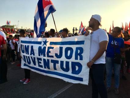 La alegría de la juventud santiaguera tomó la Plaza Antonio maceo este 5 de mayo.