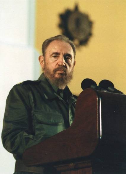  Fidel durante la conmemoración del aniversario 50 de la gesta del Moncada en Santiago de Cuba. 