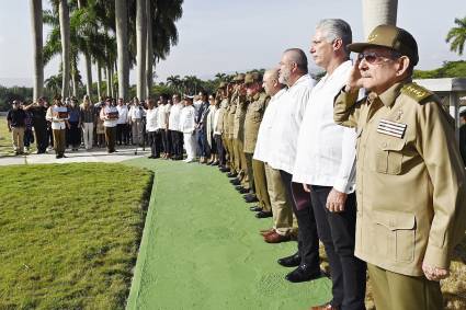 Ceremonia de tributo a dos hombres de absoluta lealtad.