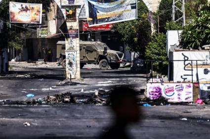 Vehículos blindados israelíes en Jenin