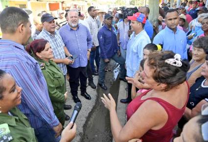El Jefe de Gobierno intercambió con la población