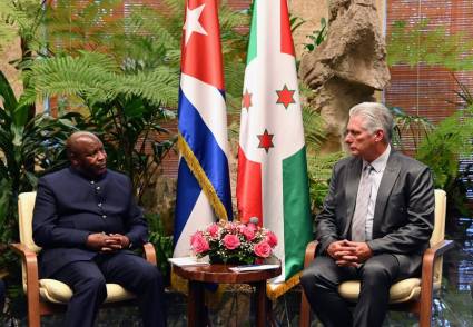 Miguel Díaz-Canel Bermúdez, al dar la bienvenida oficial a su homólogo burundés, Évariste Ndayishimiye