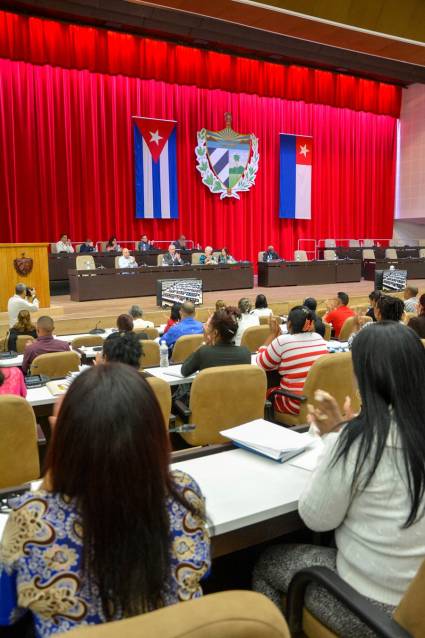 Diputados cubanos continúan debates en comisiones permanentes de trabajo de la ANPP