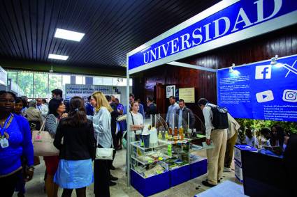 Inauguración de la feria expositiva de las universidades. 